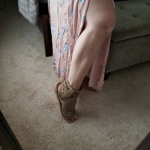 Vince by Vince Camuto gladiator sandals